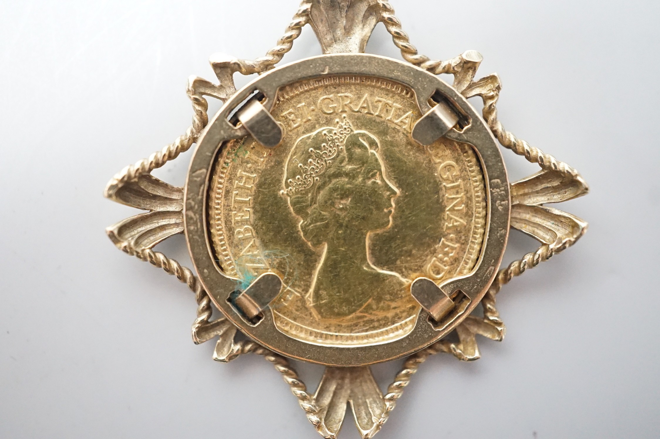 An Elizabeth II 1982 gold half sovereign, in 9ct gold pendant mount, 7.7 grams.